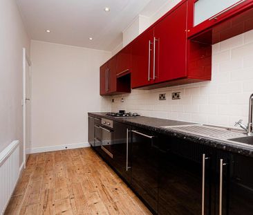 3 bedroom terraced house to rent - Photo 4