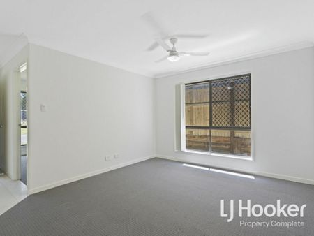 Modern Comforts in Leafy Location - Walk to Buxton Park - Photo 2