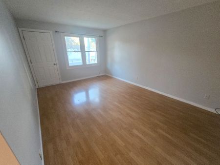 For Lease - 362 Grey Street Unit# 3, Brantford, Ontario - Photo 4