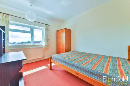 4 bedroom end of terrace house to rent - Photo 4