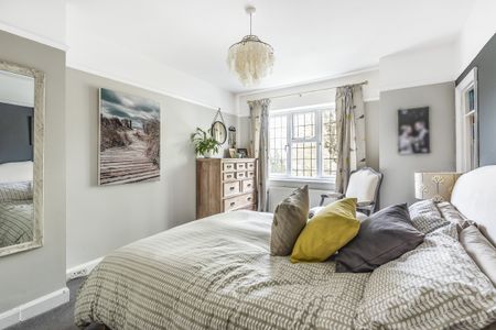 Browns Road, Surbiton, Surrey, KT5 - Photo 2