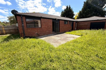 1 Geoffrey Court, Narre Warren VIC - Photo 2