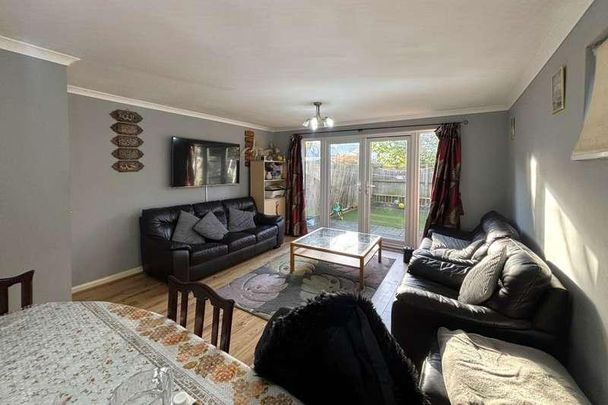 Knaphill, Woking, GU21 - Photo 1