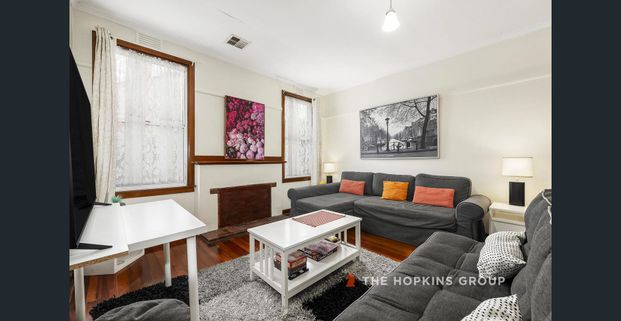 Room available now in this well maintained rooming house! - Photo 1