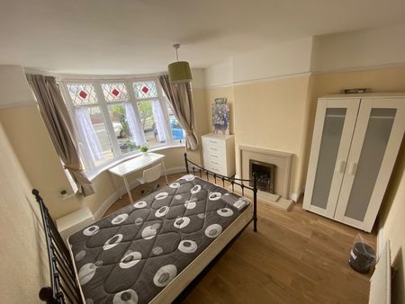 Room in a Shared House, Filton Avenue, BS34 - Photo 4