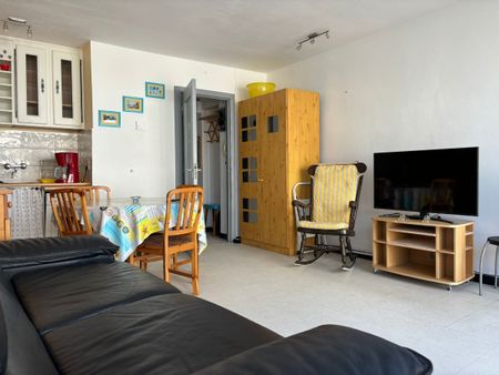 Gemeubelde studio met zeezicht - Photo 2