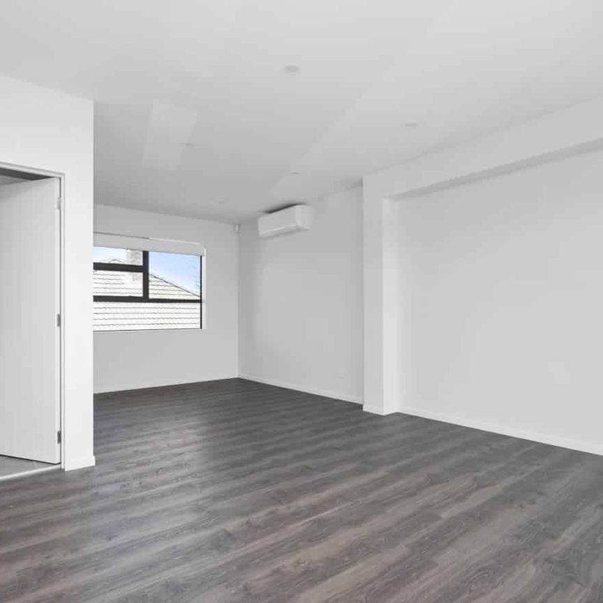 Amazing Townhouse in New Lynn - Photo 1