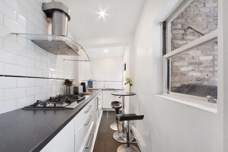 2 bedroom flat to rent - Photo 2