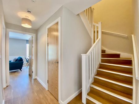 3 bedroom flat to rent - Photo 3