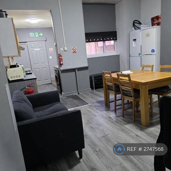 1 bedroom in a house share to rent - Photo 1