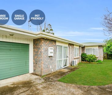 Low Maintenance Brick & Tile Home - Photo 3