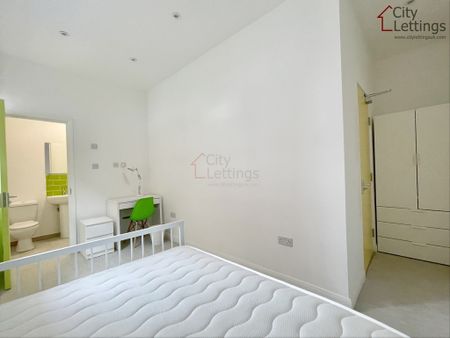 3 Bedroom Apartment - Photo 4