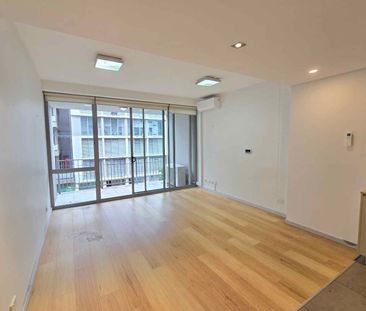 Modern Two Storey Apartment in Maroubra Junction - Photo 4
