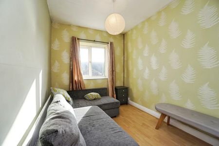 3 bedroom House To Let Total Size: 1066 SQ FT - Photo 3