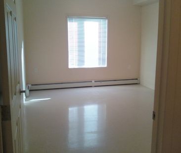 Main Floor 2 Bedroom 1 Bathroom Condo unit - Photo 2