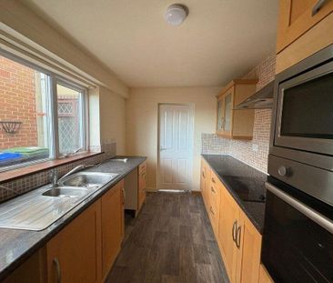 3 bedroom terraced house to rent - Photo 3