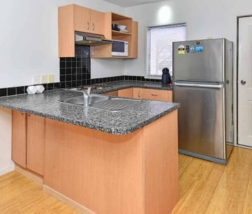 Sunny two bedroom home with park views! - Photo 5