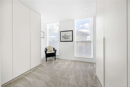 An impressive three-bedroom penthouse, featuring a concierge, on-site gym, and beautifully landscaped communal gardens, available to rent in Lichfield House, NW6. - Photo 5