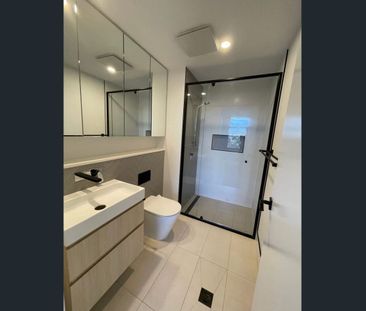 Prime Location 2 Bedroom Apartment in Stones Corner - Photo 6