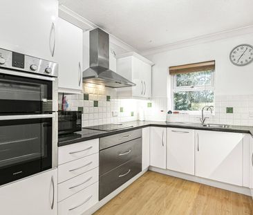 Burfield Road, Old Windsor, Windsor, Berkshire, SL4 2LH - Photo 6