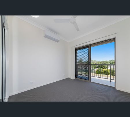 2/81 Banfield Drive, Mount Louisa, Qld 4814 - Photo 2