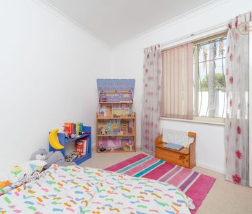 HOME WITH A POOL!!!!! - $800 per week - Photo 2