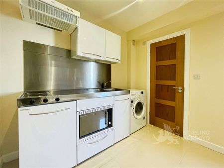 Garden Close, Addlestone, Surrey, KT15 2PT - Photo 3