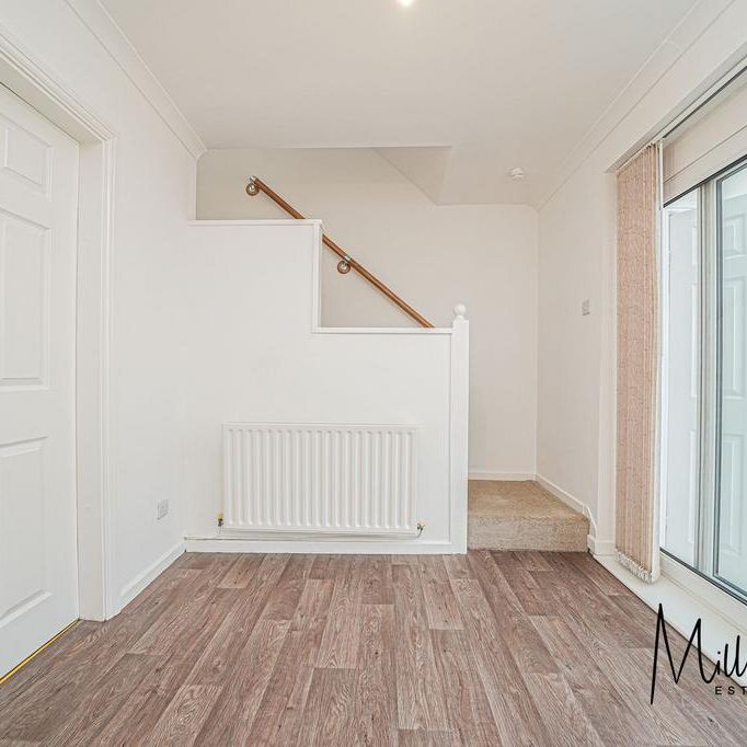 3 bedroom semi-detached house to rent - Photo 1