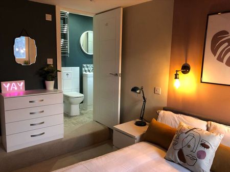 UK Award Winning, exceptionally high standard, design-led, immaculate, quiet but friendly & sociable shared home in prime location, close to Chester City Centre, transport, good shops and leisure. - Photo 4