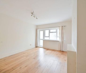 3 bedroom flat to rent - Photo 1