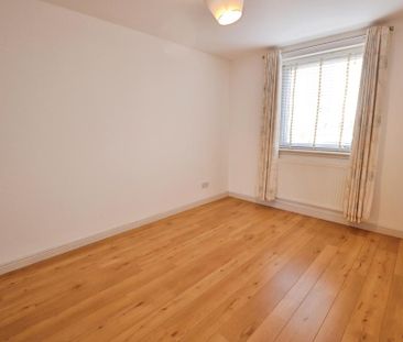 3 bedroom flat to rent - Photo 3