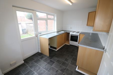 Parkfield Drive, Hull - Photo 3