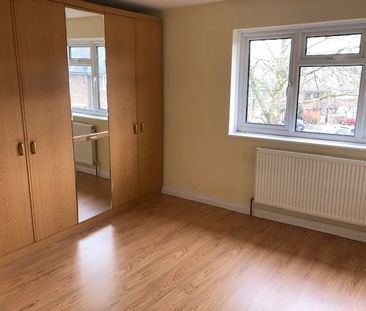 LEE CHAPEL SOUTH, BASILDON - Photo 4