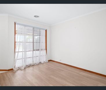 Spacious Family Home in a Quiet Court Location - Photo 1