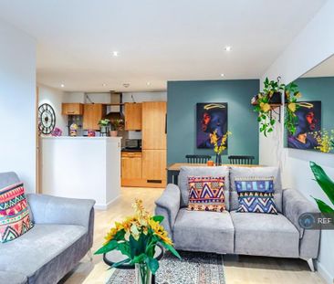 2 bedroom flat to rent - Photo 2