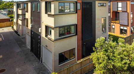 Nearly New Duplex - Photo 2