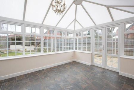 1 bedroom in a house share to rent - Photo 2