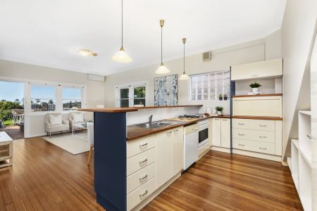 Boutique Beachside Retreat, Vast Terrace and Courtyard plus Sweeping Ocean Views - Photo 5