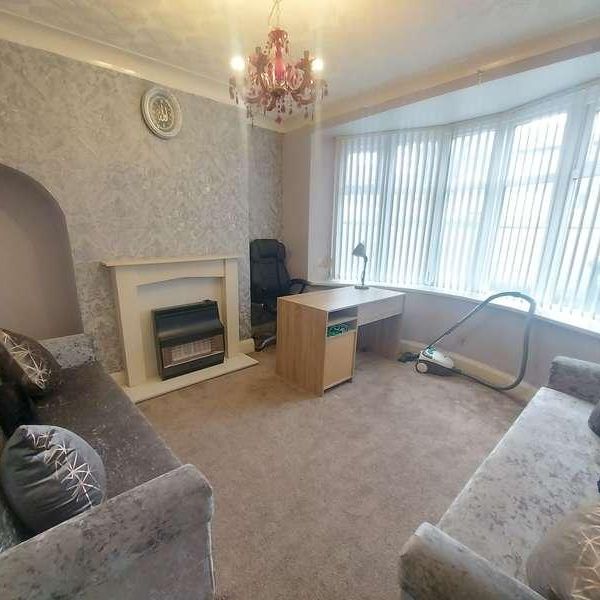 St. Leonards Grove, Bradford, BD8 - Photo 1