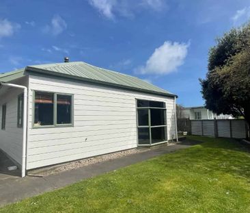 Tidy 3 Bedroom House - Photo 3