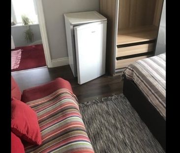 Room in a Shared House, Kynaston Crescent, CR7 - Photo 4