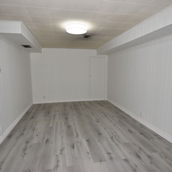 Toronto Furnished House for Rent - Cozy 2 Bedroom, 2 Bathroom with Hardwood Flooring and East Facing Orientation - Photo 1