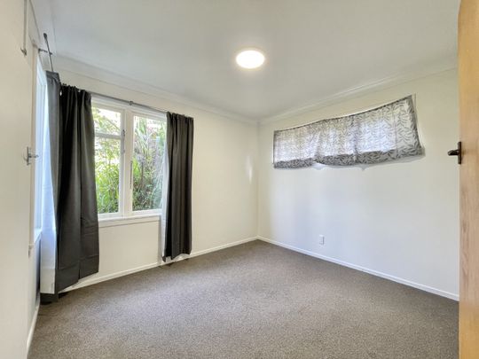 7 Bedroom Home in Karori - Photo 1