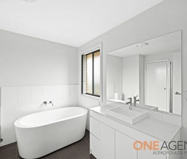 Stylish & Spacious 4 bedroom - Photo 3