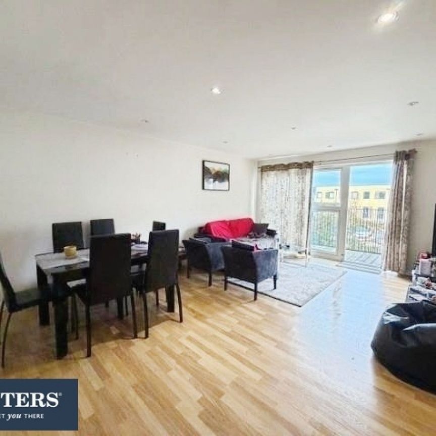 2 bedroom Flat To Let - Photo 1