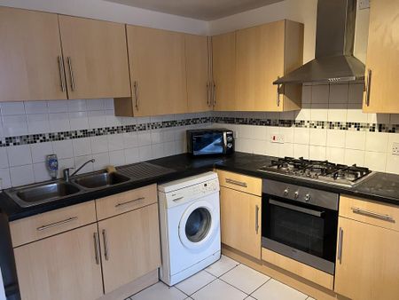 6 bedroom flat to rent - Photo 5