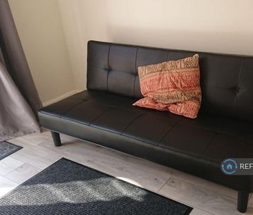 4 bedroom semi-detached house to rent - Photo 3