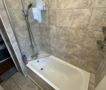 4 bedroom flat share to rent - Photo 6