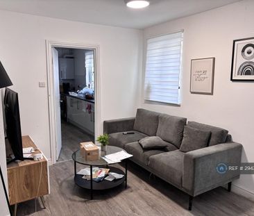 1 bedroom in a house share to rent - Photo 3