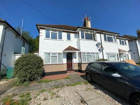 Flat to rent on - Photo 2